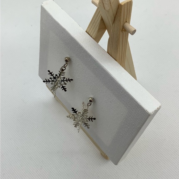 3 D Silver Tone Snowflake Earrings - Picture 3 of 4